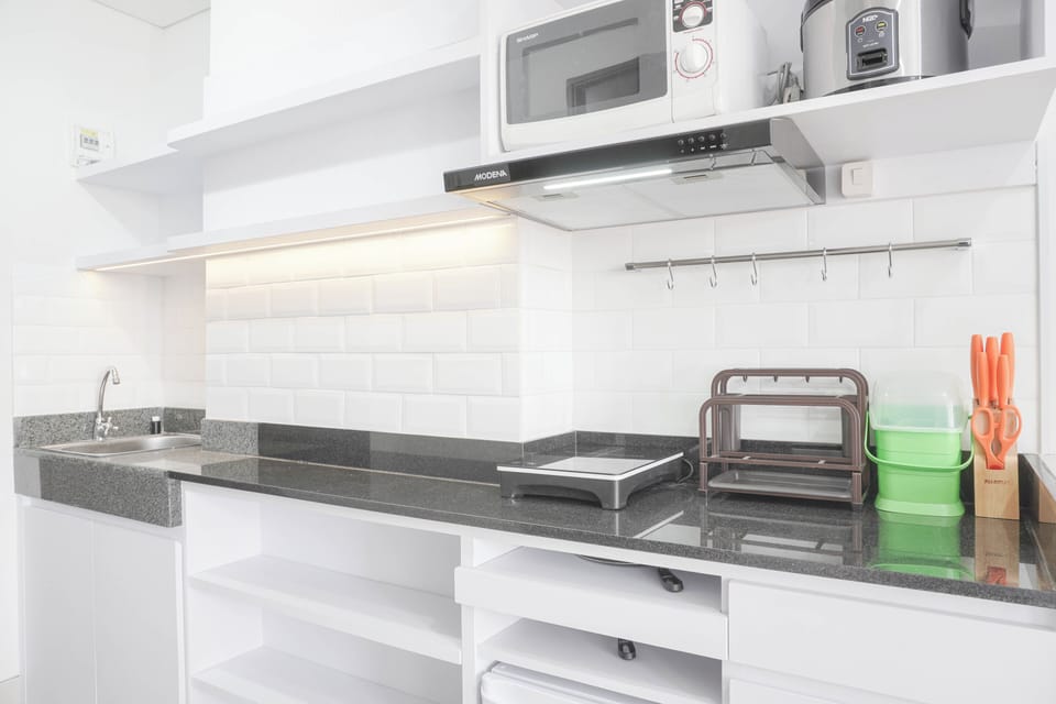Studio | Private kitchen | Fridge, microwave, stovetop, electric kettle