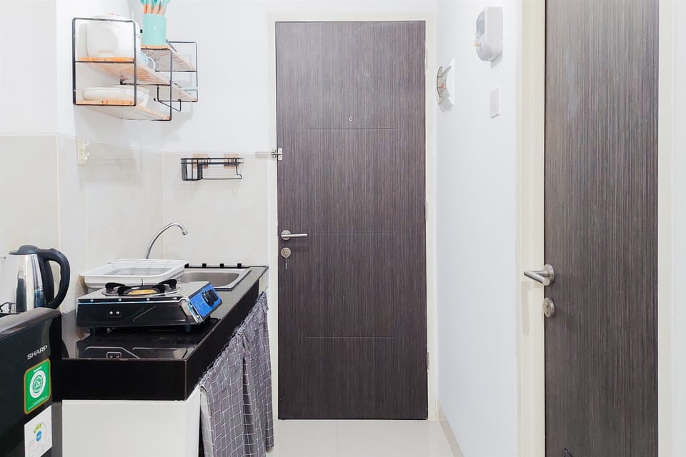 Studio | Private kitchen | Full-size fridge, stovetop, electric kettle