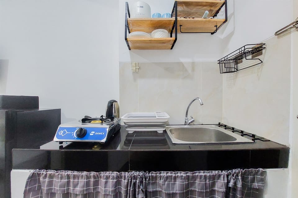 Studio | Private kitchen | Full-size fridge, stovetop, electric kettle
