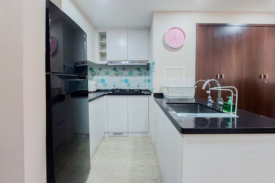 Apartment | Private kitchen | Full-size fridge, stovetop, electric kettle