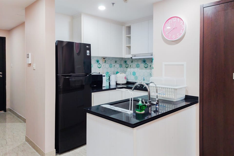 Apartment | Private kitchen | Full-size fridge, stovetop, electric kettle