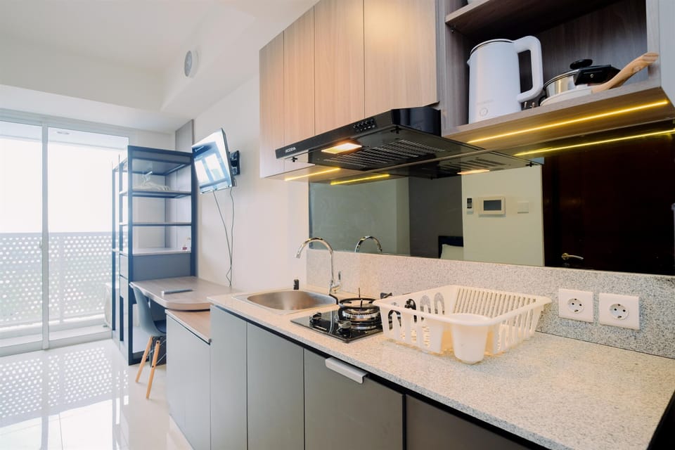 Studio | Private kitchen | Full-size fridge, stovetop