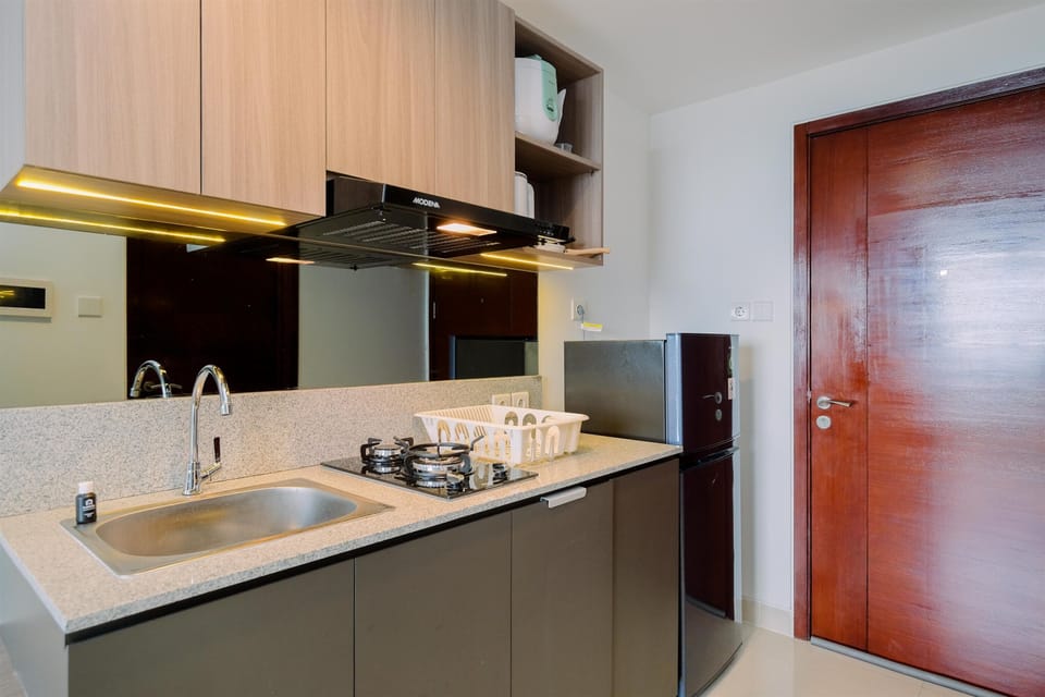 Studio | Private kitchen | Full-size fridge, stovetop