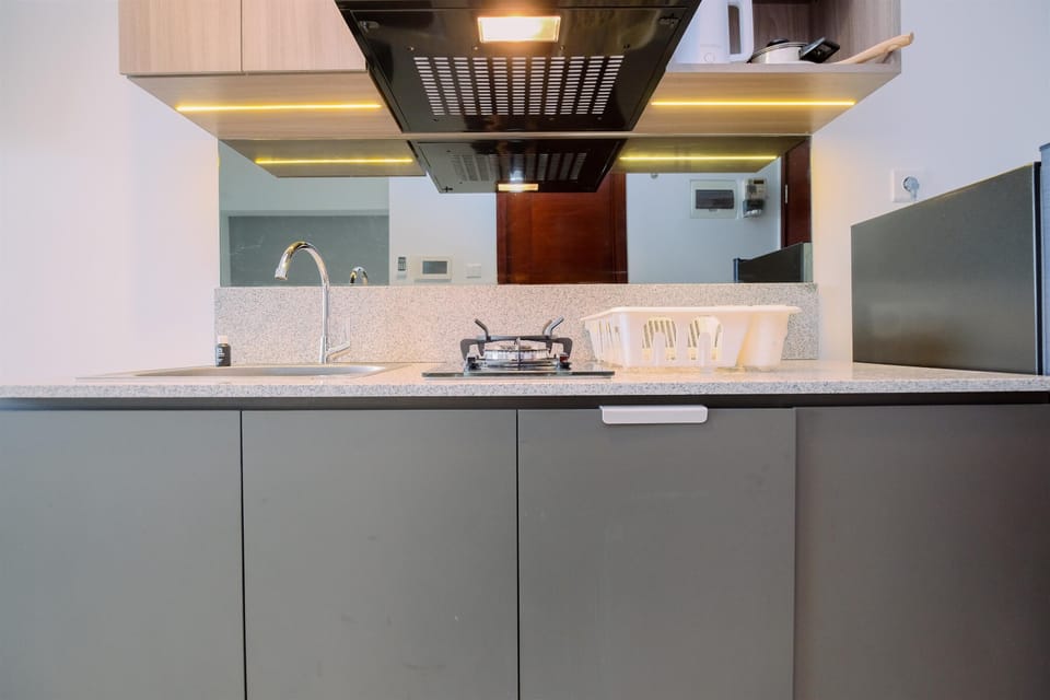 Studio | Private kitchen | Full-size fridge, stovetop