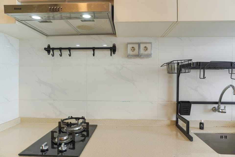 Studio | Private kitchen | Full-size fridge, stovetop, electric kettle