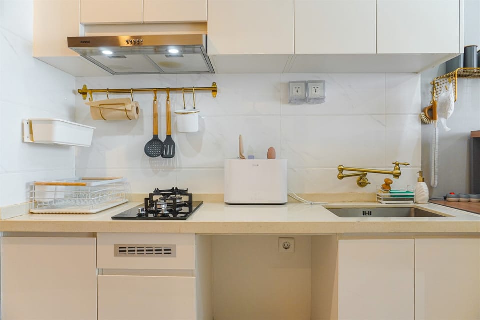 Apartment | Private kitchen | Full-size fridge, stovetop, electric kettle
