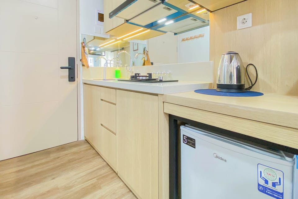 Mini-fridge, stovetop, rice cooker