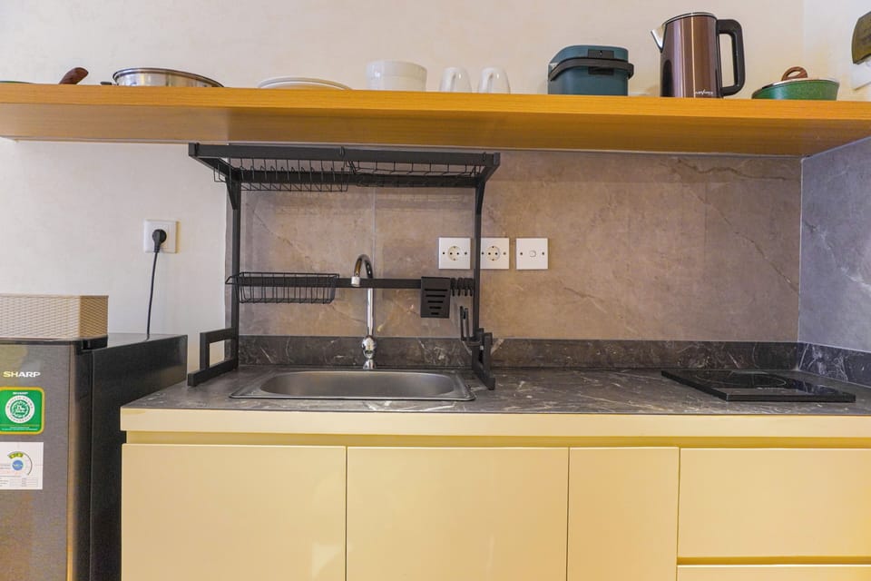 Studio | Private kitchen | Fridge, stovetop