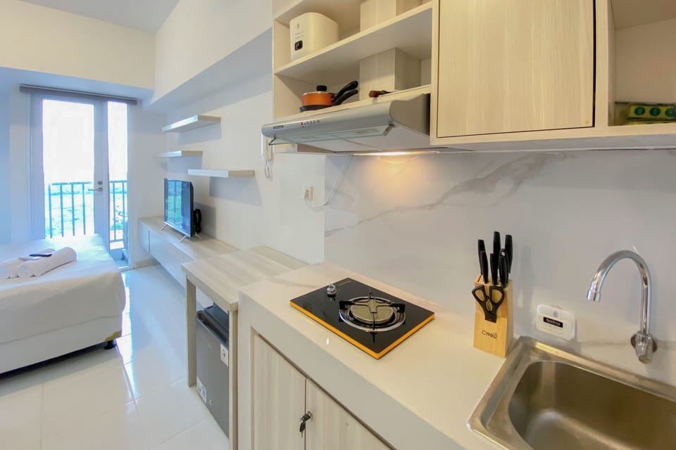 Studio | Private kitchen | Full-size fridge, stovetop