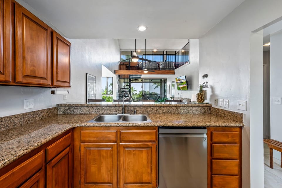 Condo, Multiple Beds (Country Club Villas#326) | Private kitchen | Oven, toaster, paper towels