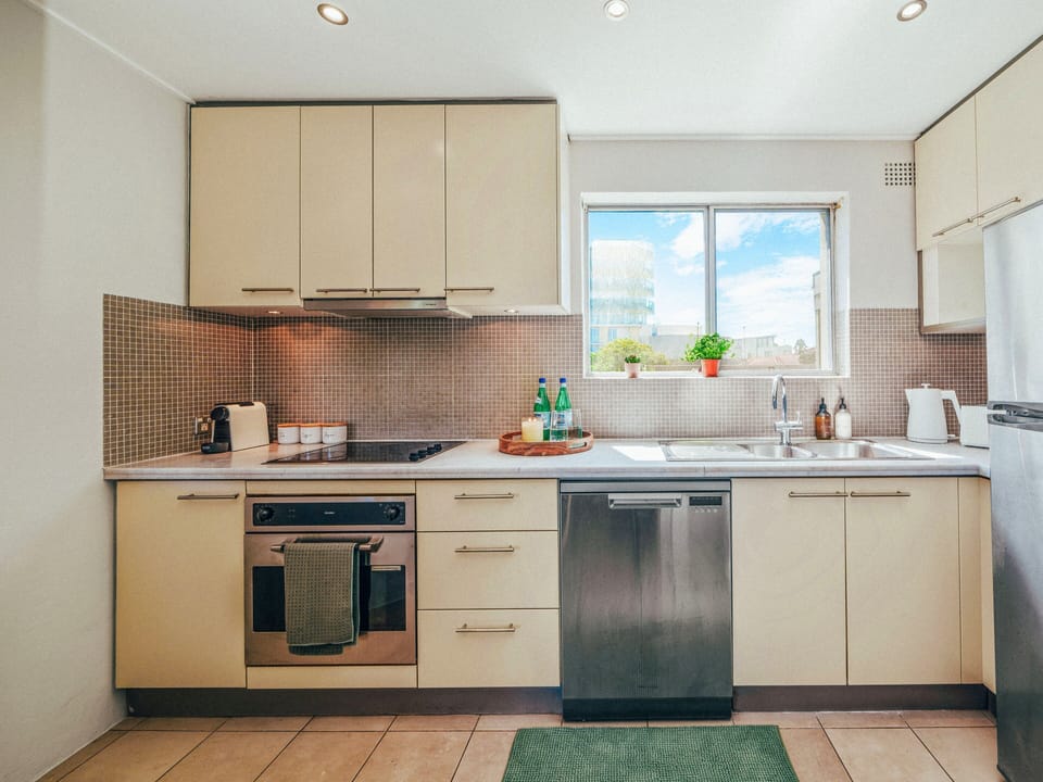 Deluxe Apartment, 2 Bedrooms, Non Smoking | Private kitchen | Fridge, microwave, oven, stovetop
