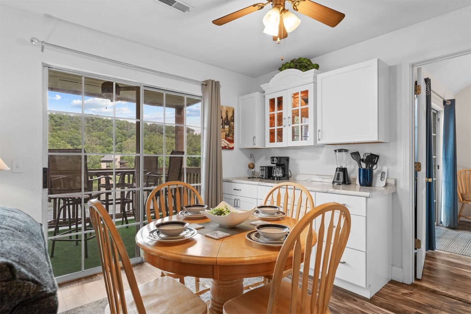 Condo, Multiple Beds, Balcony (On Lake Time Taneycomo) | Interior