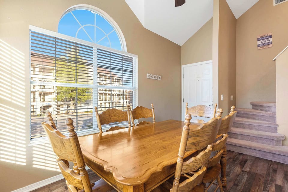 Condo, Multiple Beds, Balcony, Garden View (Lazy Lookout Mo) | Dining
