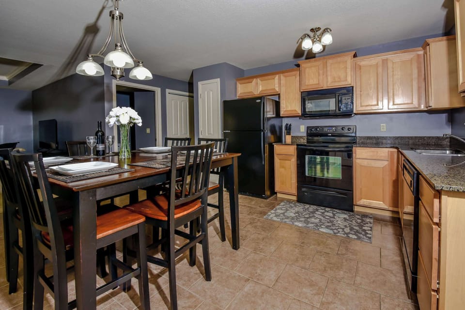 Condo, Multiple Beds, Pool Access, Golf View (Birdie's Bliss Bungalow) | Private kitchen | Coffee/tea maker, fridge, microwave, oven