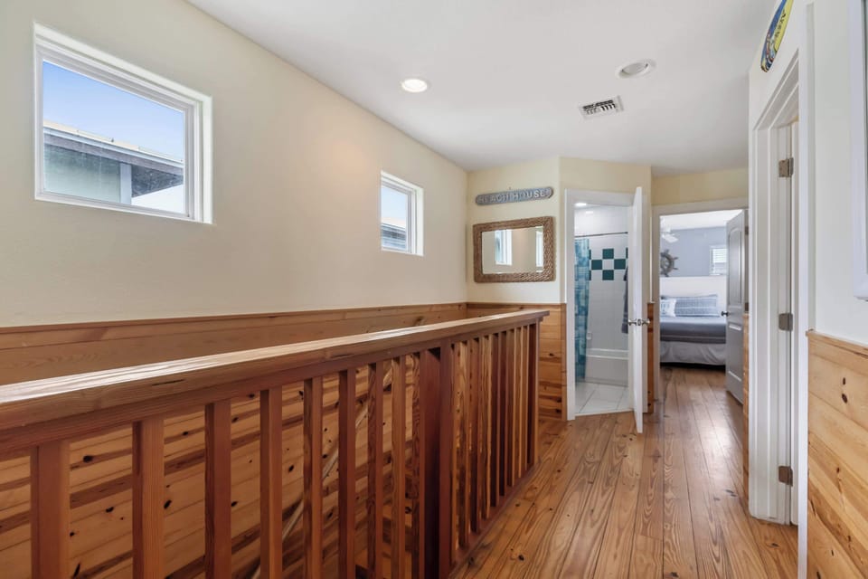 House, Multiple Beds, Patio, Pool View (Dockside) | Interior