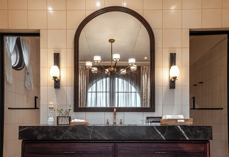 RUDRA - ROYAL SUITE | Bathroom | Free toiletries, hair dryer, towels, shampoo