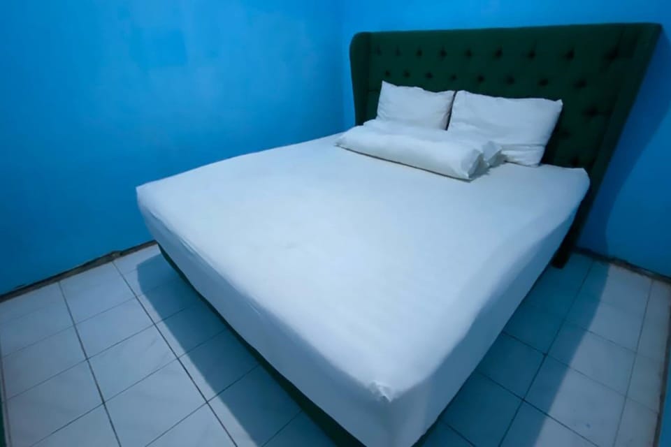 Standard Double Room | Free WiFi, bed sheets