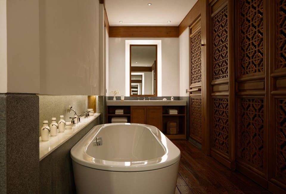 Separate tub and shower, free toiletries, hair dryer, bathrobes