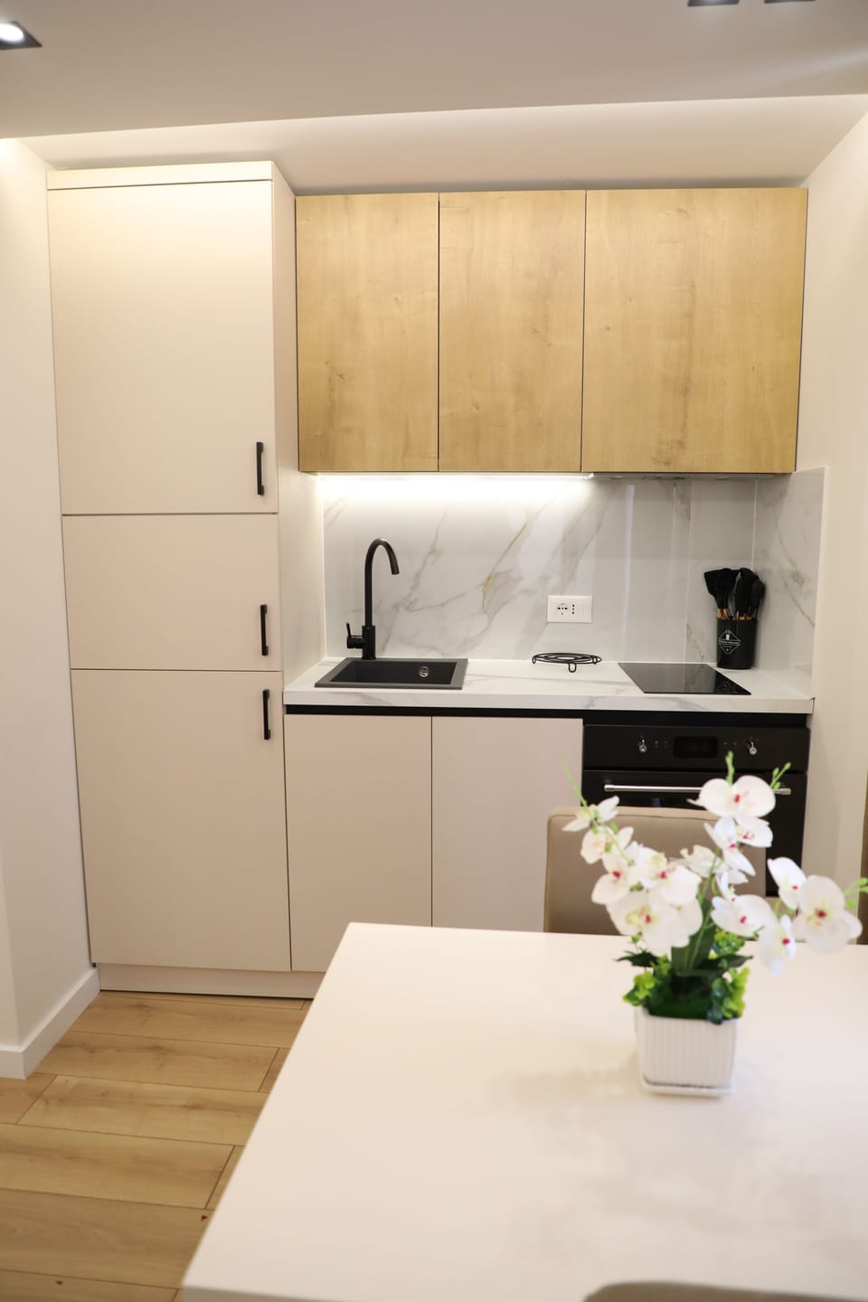 Deluxe Apartment | Private kitchen | Espresso maker