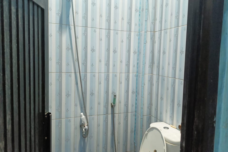 Standard Double Room | Bathroom | Shower, towels, soap