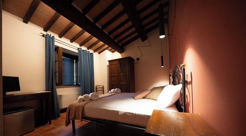 Standard Double or Twin Room, Hill View | Minibar, free cribs/infant beds, free WiFi, bed sheets