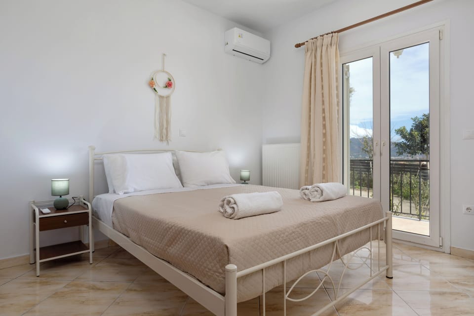 Apartment, 2 Bedrooms, Smoking, Balcony | 3 bedrooms