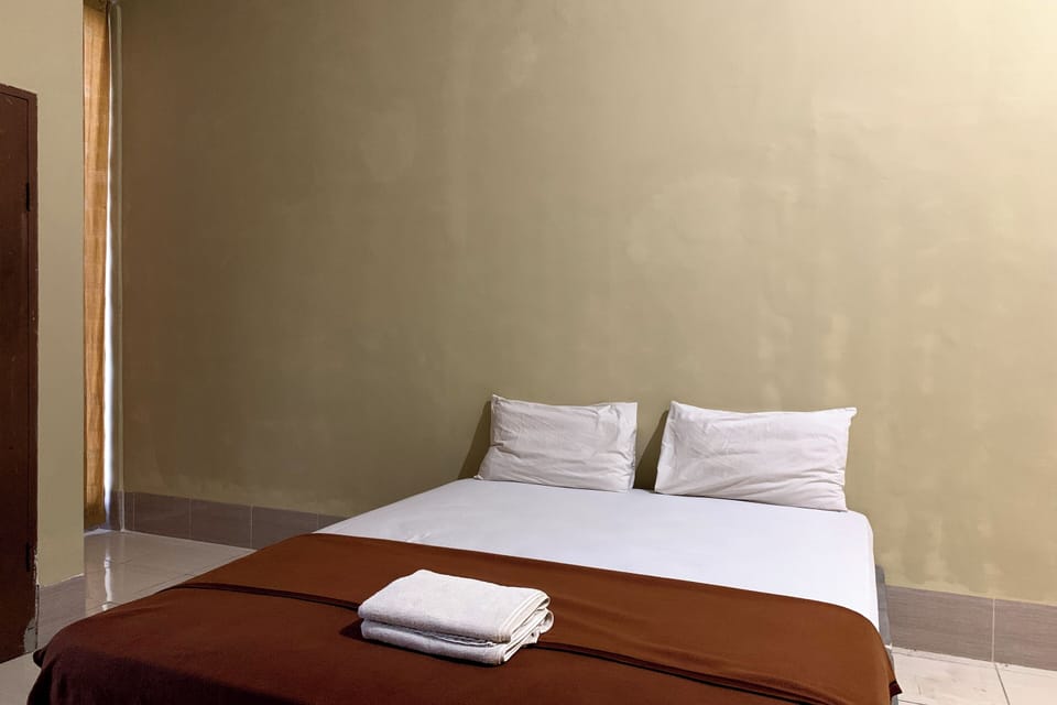 Standard Double Room | WiFi (free), bed sheets