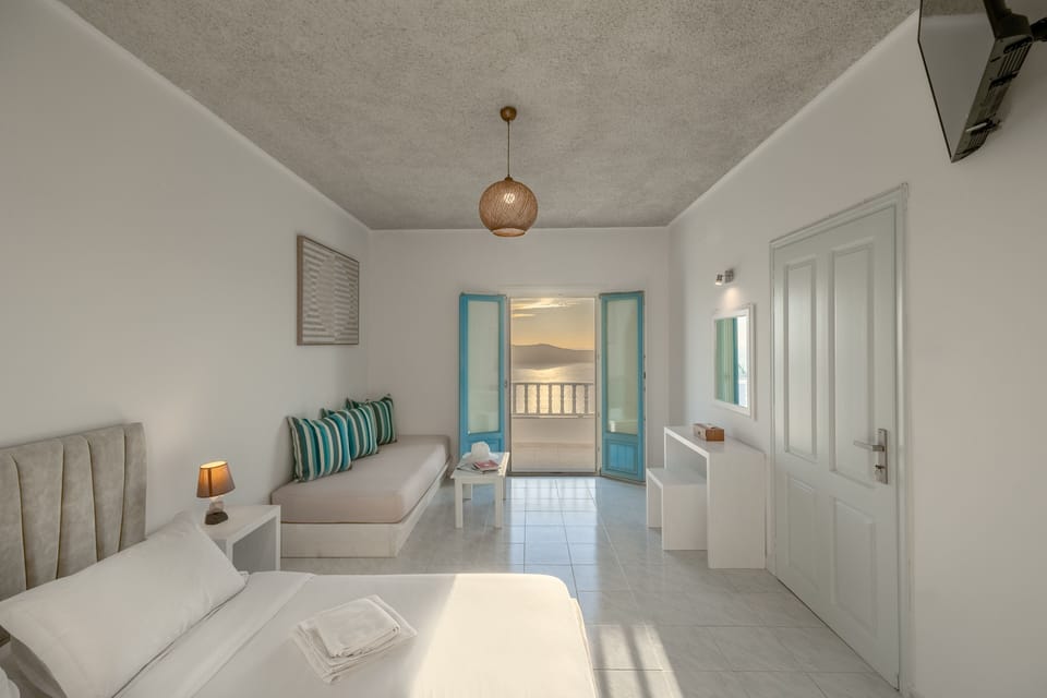 Superior Suite with Caldera View | Minibar, in-room safe, iron/ironing board, free WiFi