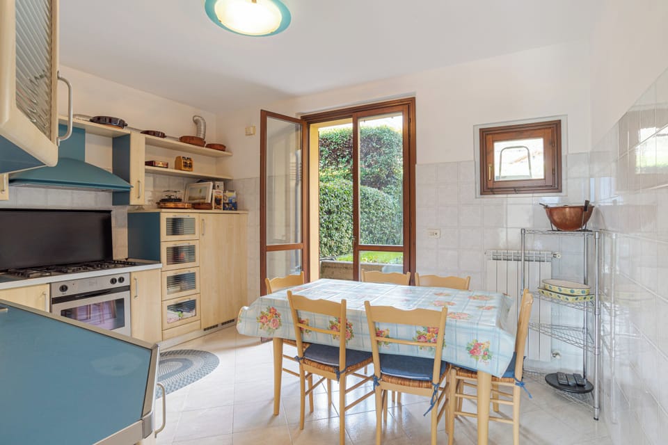 Family House, Multiple Bedrooms, 2 Bathrooms (Lenno Glamour) | Private kitchen | Microwave, oven, stovetop, dishwasher