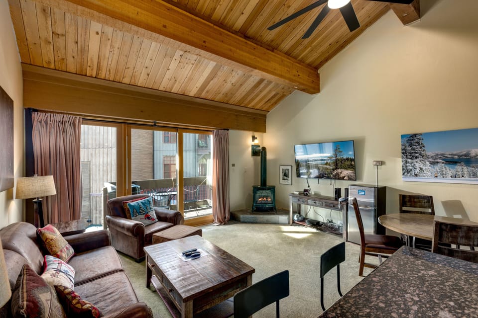 Studio | Living area | Smart TV