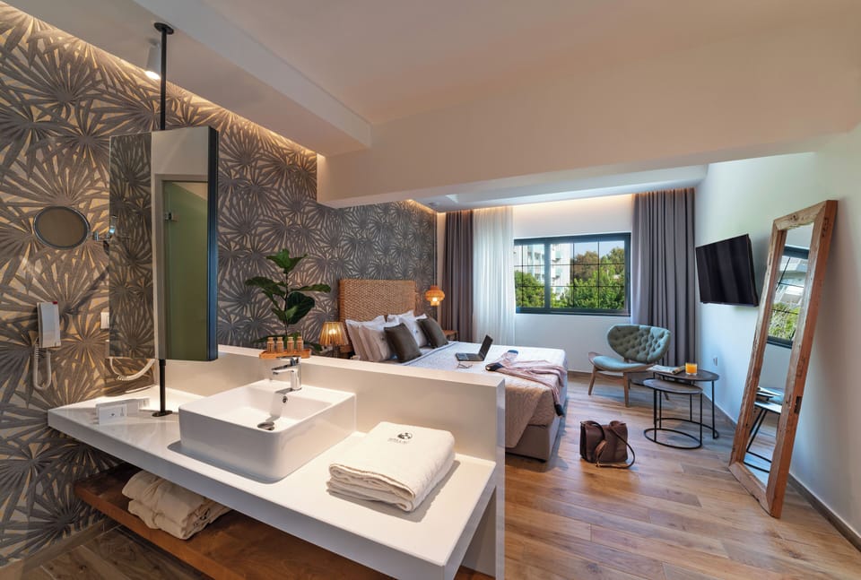 Superior Double Room | In-room safe, blackout drapes, soundproofing, iron/ironing board