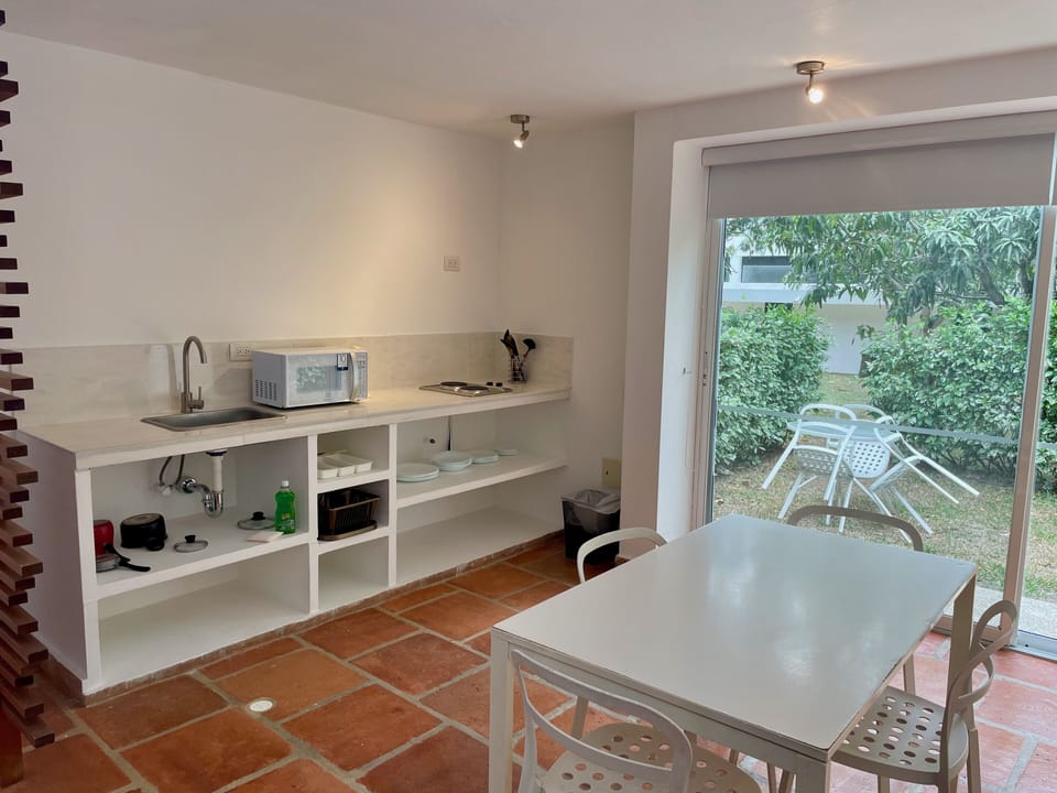 Family Studio Suite | Private kitchen