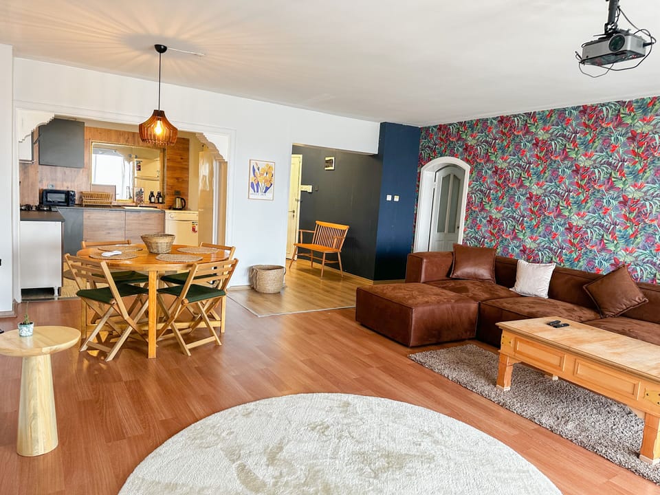 Deluxe Apartment, Sea View | Living area