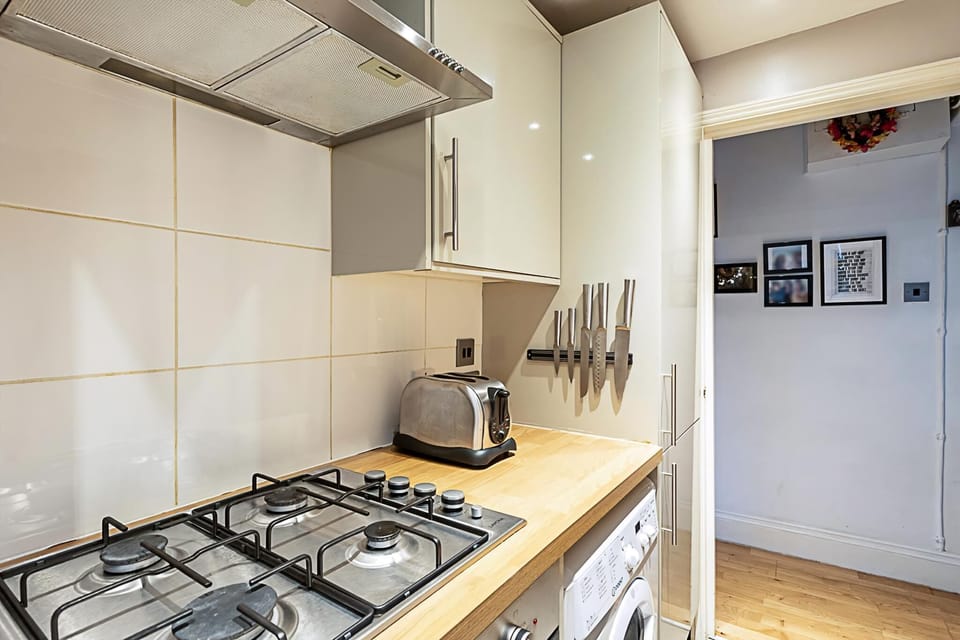 Apartment | Private kitchen | Toaster, cookware/dishes/utensils, freezer, dining tables
