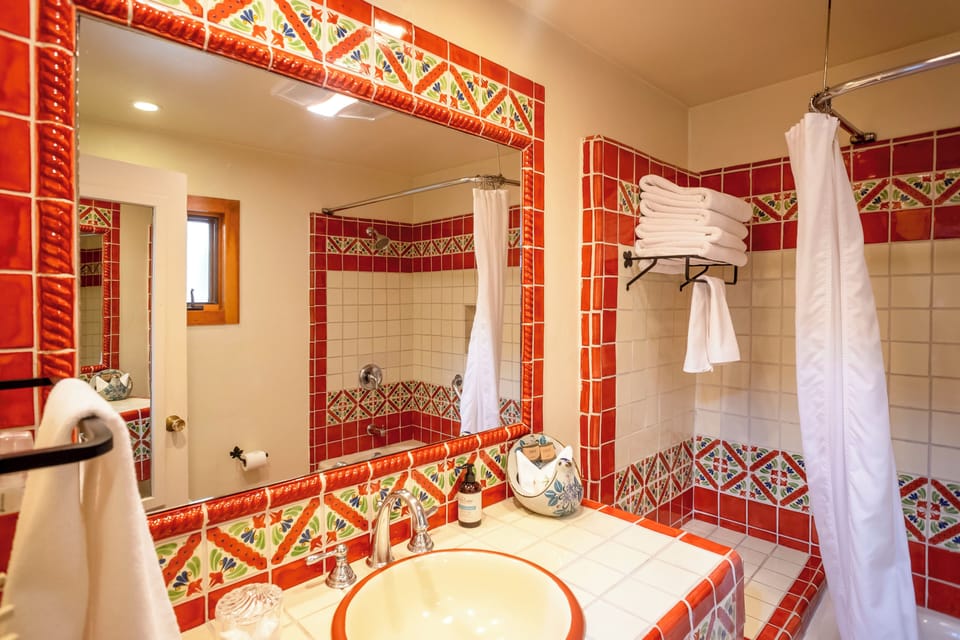 Studio, 2 Double Beds, Non Smoking | Bathroom | Combined shower/tub, hair dryer, bathrobes, towels