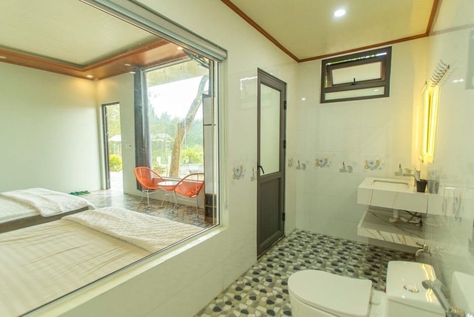 Family Room, Courtyard View | Bathroom | Slippers, towels