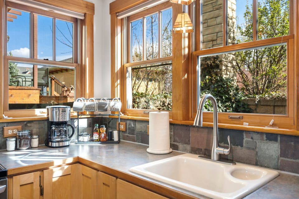 Condo, Multiple Beds, Patio, Garden View (415 Mason Court 5B) | Private kitchen | Fridge, microwave, oven, stovetop