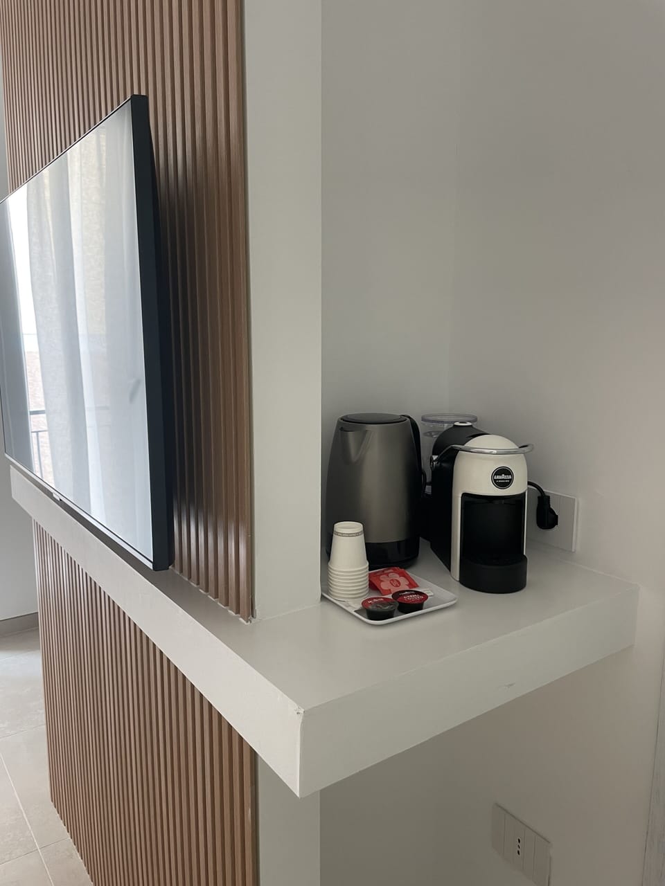 Family Room | Desk, soundproofing, iron/ironing board, free WiFi