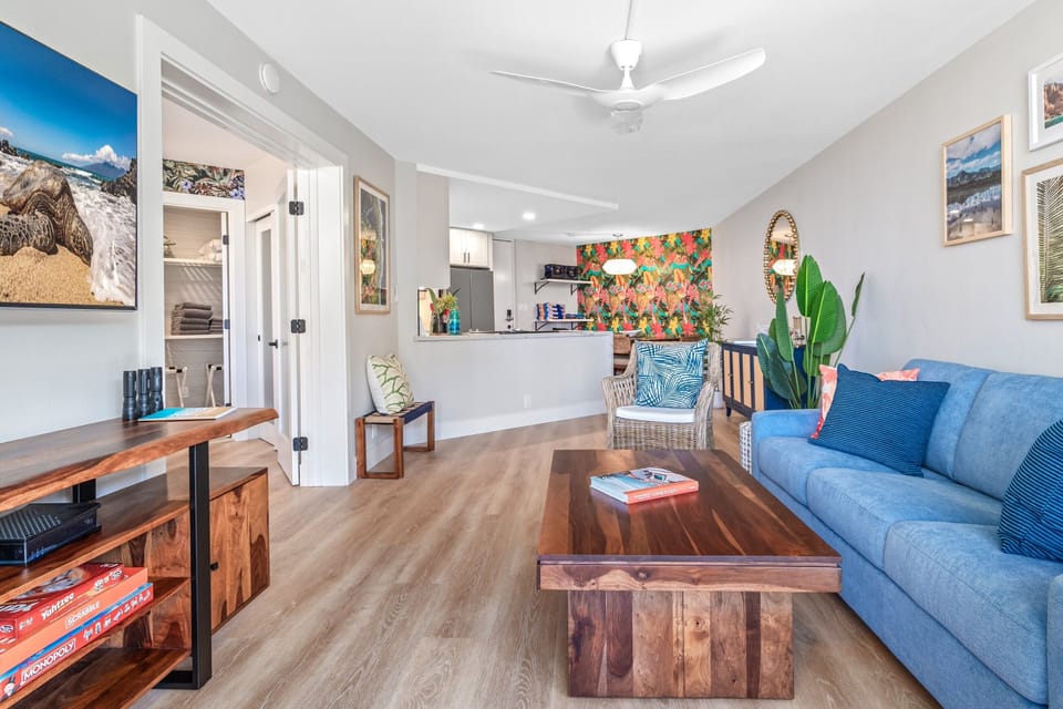 Luxury Apartment, Ocean View | Living area | Hulu, streaming services