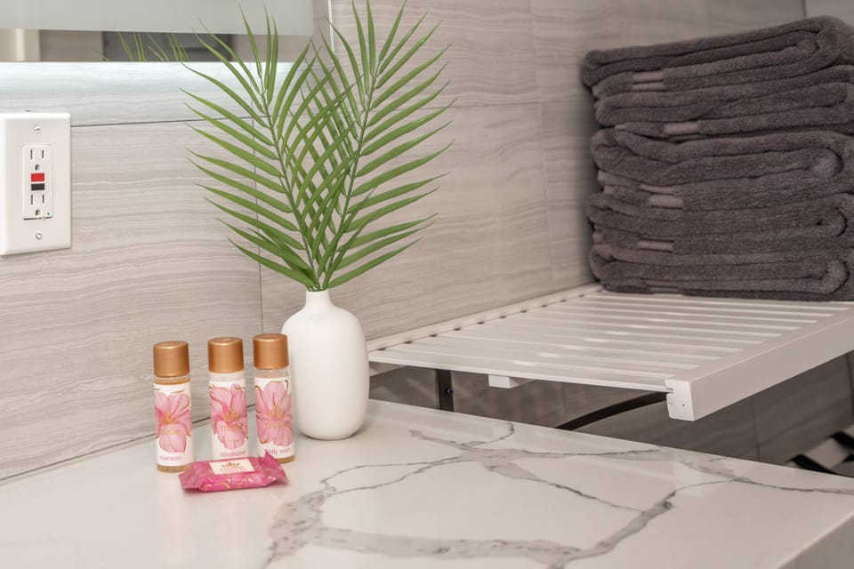 Luxury Apartment, Ocean View | Bathroom | Shower, hydromassage showerhead, designer toiletries, hair dryer