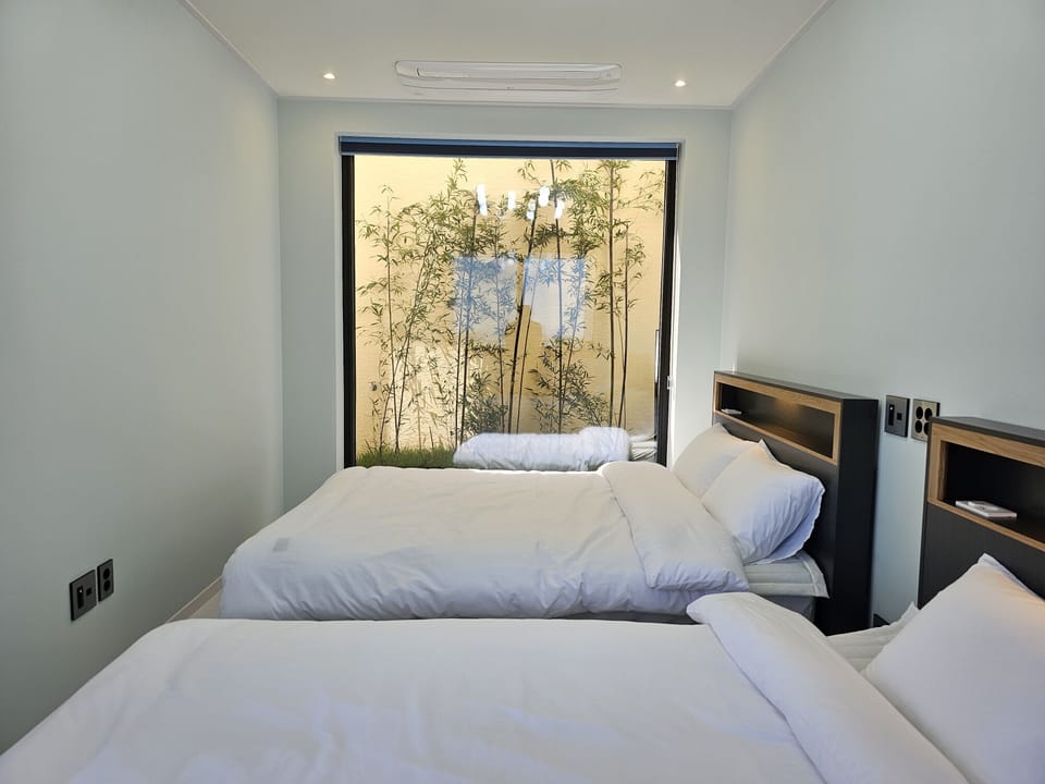 Room | 1 bedroom, WiFi (free)