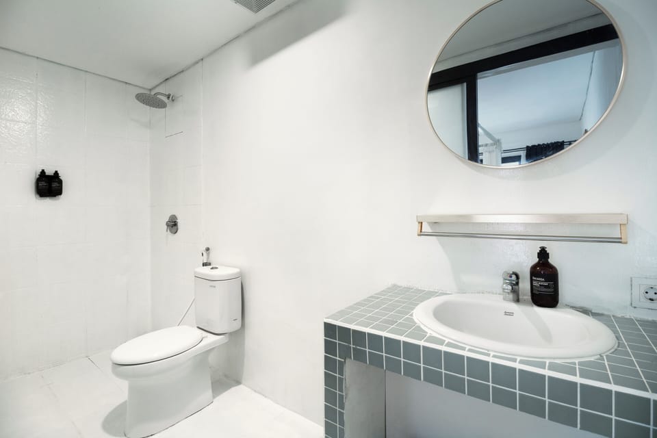 Comfort Studio | Bathroom | Shower, rainfall showerhead, hair dryer, slippers