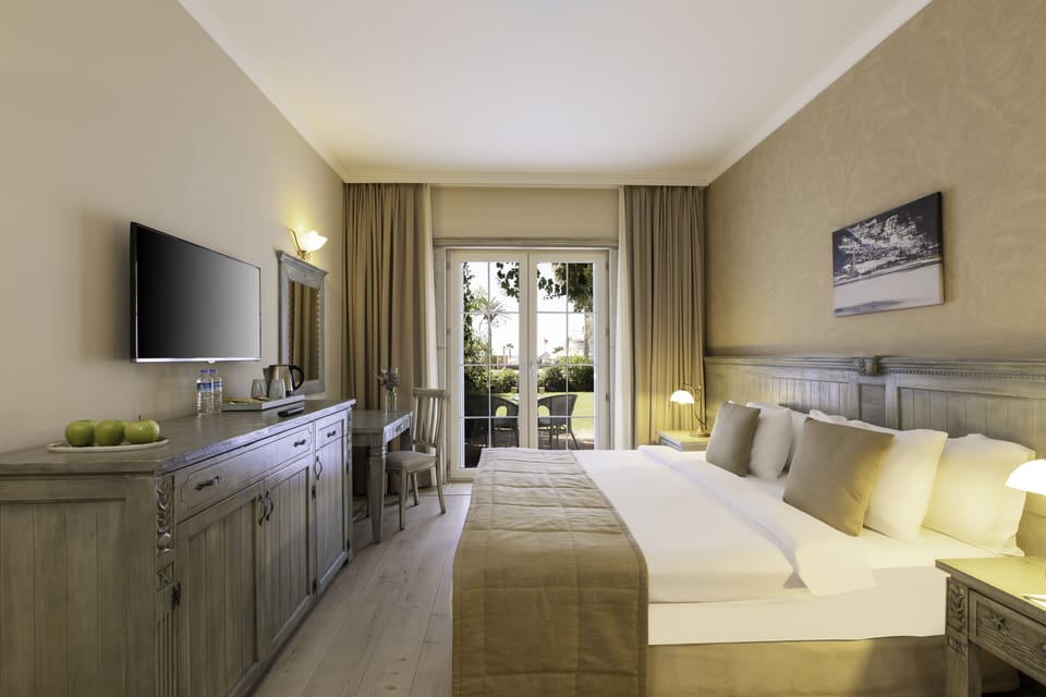 Deluxe Double or Twin Room, Terrace, Garden View | Premium bedding, pillowtop beds, minibar, in-room safe