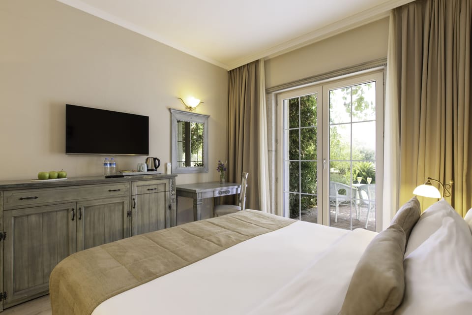Deluxe Double or Twin Room, Terrace, Garden View | Premium bedding, pillowtop beds, minibar, in-room safe