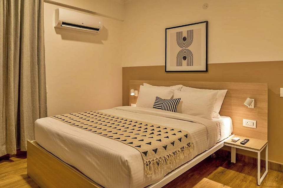 Deluxe Room | Desk, iron/ironing board, free WiFi, bed sheets