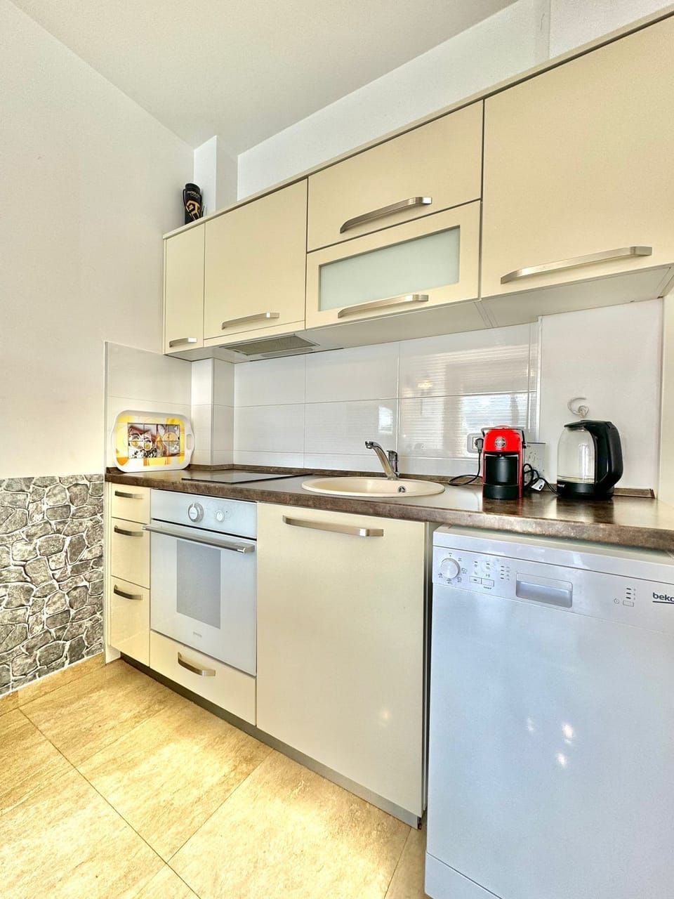 Comfort Apartment | Private kitchen | Fridge, microwave, oven, stovetop