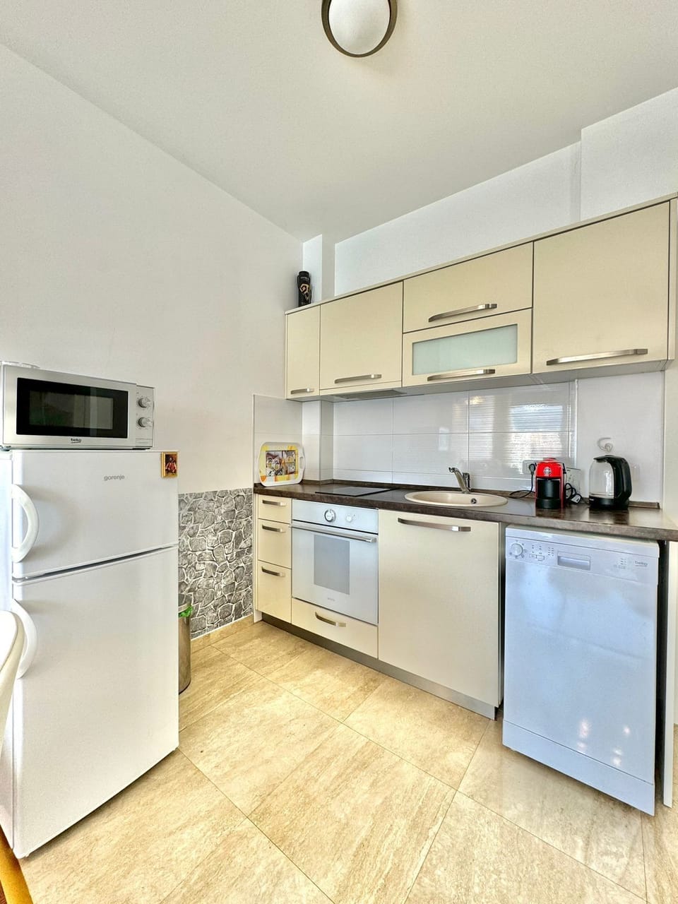 Comfort Apartment | Private kitchen | Fridge, microwave, oven, stovetop