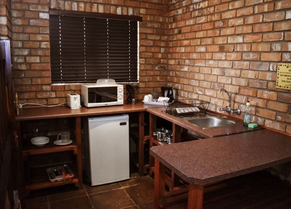 Comfort Chalet | Private kitchen | Coffee/tea maker, electric kettle