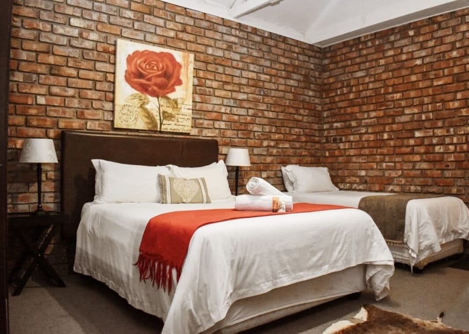 Comfort Chalet | Egyptian cotton sheets, premium bedding, pillowtop beds, free WiFi