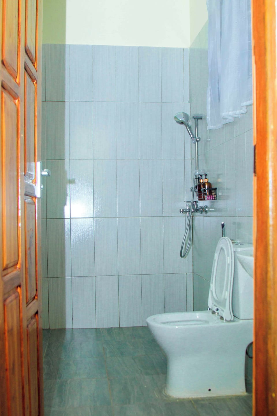 Rainfall showerhead, slippers, bidet, towels